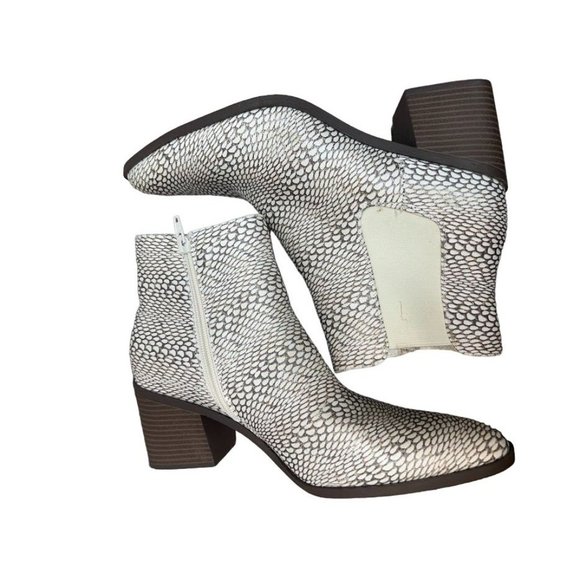 The Limited Sz. 9‎ Snake Print Kiki Ankle Boot Heel - Picture 1 of 7